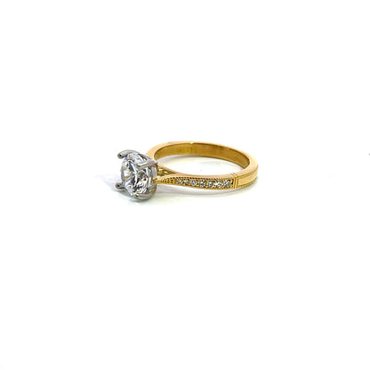 Solitaire engagement ring 