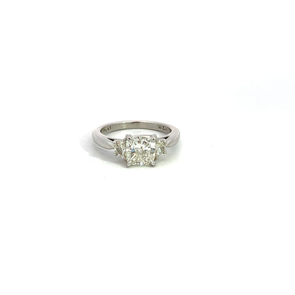 Cusion Cut Diamond Ring