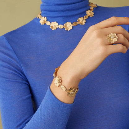 Yellow Gold Flower Bracelet with Diamonds 