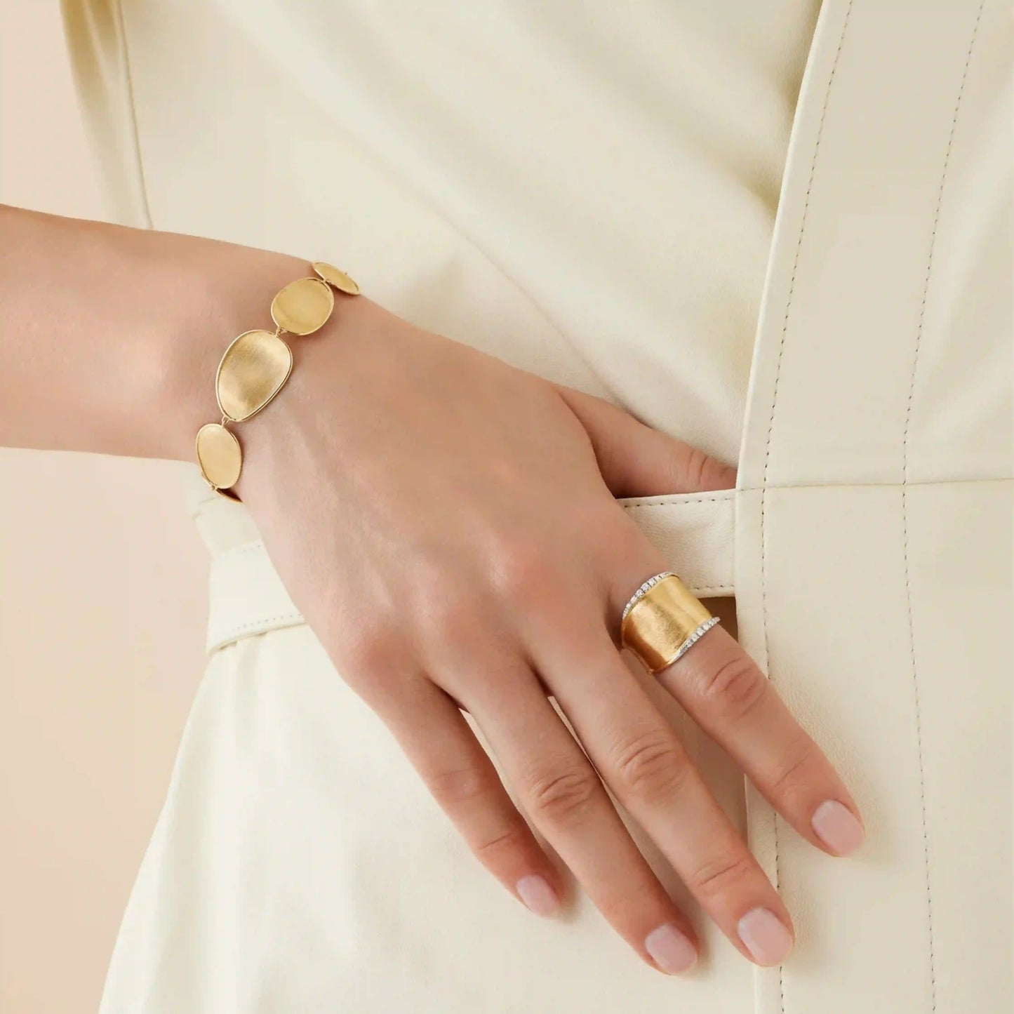 Yellow Gold Ring with Diamond Pavé