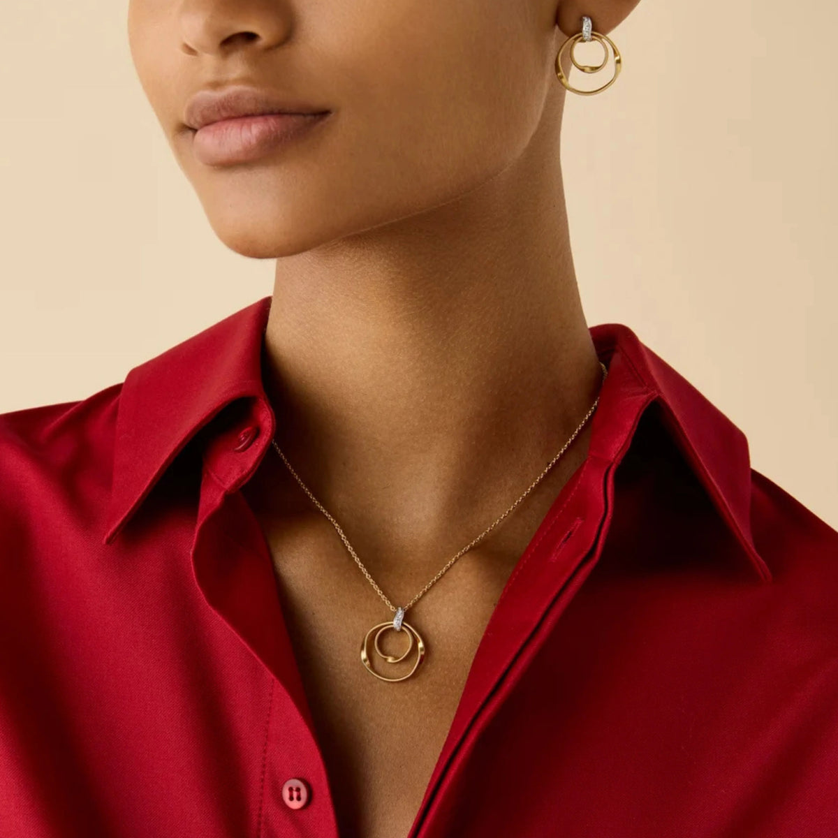 Coil Circle Pendant Necklace with Diamonds