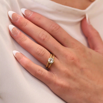 Round Cut Diamond Ring