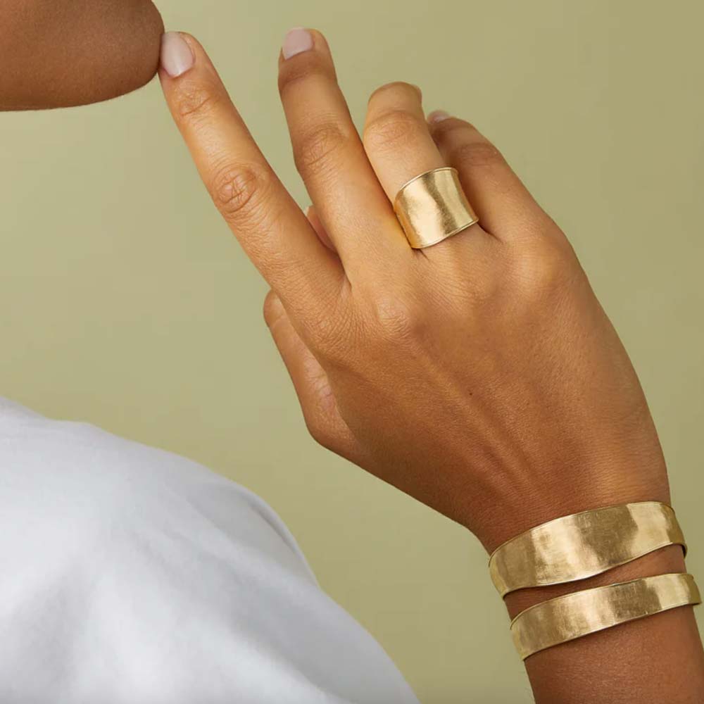 split yellow gold bangle